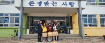 합천 안금리 윤재호 이장, 졸업생 3명에 체육복·운동화