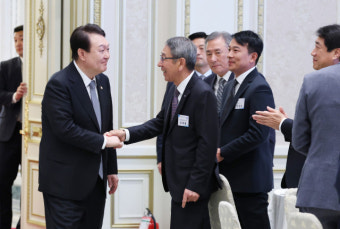 창원 신성델타테크 구자천 회장, 일자리 기여로 청와대 오찬참석