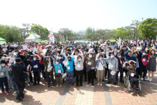 ‘김해시 장애인 및 비장애인 어울림 걷기대회’ 성료