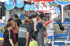 [마산어시장축제 현장 가보니] 모처럼 웃은 상인들…“손님 반갑지만 걱정도”