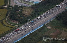 경남·부산권 고속도로 일부 정체…추석 당일 귀향객 몰려