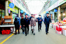 김용진 창원소방본부장, 전통시장 화재 예방 현장 지도