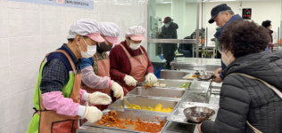 박영수 손짜장짬뽕, 진해서부노인복지관서 중식 나눔