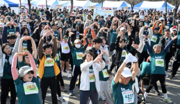 봄기운 가득 낙동강변 따라… 달림이들 ‘경쾌한 질주’