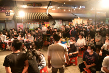 夜, 밤에 더 좋아…  ‘야간 핫플’ 떠오르는 진주 전통시장