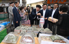 “시장할 땐 마산어시장 오이소”