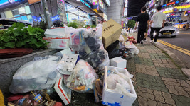 창원시 환경공무직 파업 성산구 일대 ‘쓰레기 몸살’