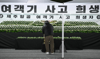 제주항공 여객기 참사 경남 합동분향소 첫날 추모 발길 이어져