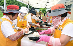 세탁차 투입하고 위문품 전달 ‘한마음 응원’