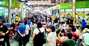 창원 ‘호롱불 야시장’ 올해도 대박 조짐