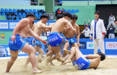 경남 씨름꾼 ‘학산 모래판’ 평정