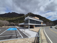 5년째 잠자는 36억짜리 남해 두모쉼터