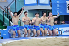 경남 샅바, 전국 모래판 뒤집었다