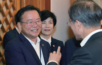 [6·13지방선거 이후 여·야의 행로 | 정치초점] ‘文心 마케팅’ 난무하는 민주당 전당대회