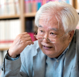 [신준봉 전문기자의 책과 사람(16)] 칼럼집 펴낸 원로 문학평론가 김병익