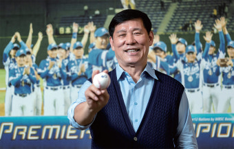 [와이드 인터뷰] 위기의 프로야구 재건 나선 허구연 KBO 총재