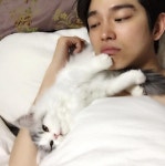 윤균상, 캣홀릭 쿵이 & 몽이의 진정한 집사...설현과 한지민도 반한 아름다운 자태