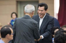 김상돈 의왕시장, 사랑채 노인대학 종강식 참석