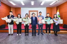 함안군, 9월 정례조회서 적극행정ᐧ친절공무원 표창 수여