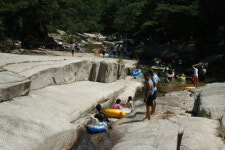 문경 피서철 특수 실종…상인 울상