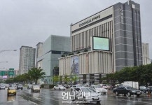 ‘명품전략’ 안먹혀...동아백화점 장사 더 잘했다