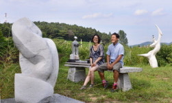 [전원 속 예술가들 .19] 조각가 고수영·허선희씨 부부