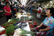 볼거리·먹을거리·즐길거리 가득한 만물시장입니다