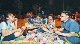 달빛에 촉촉해진 마음, 바람에 씻기고… ‘힐링’도 함께였다