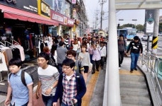 영남대驛 거리는 ‘홍대스타일’