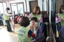 장수사진 촬영·이-미용·집 고쳐주기·영농 활동