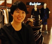 ‘앙디올’ 디자이너 김건이씨-서양화가 유주희씨 협업 작품 선보여