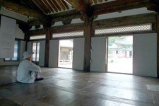 [시선] 그늘에 앉아 오직 빛을 보는 것