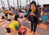 수능 D-29…갓바위 母情