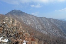 [최원식의 산] 내륙 깊은 곳에 티 없이 맑고 밝은 표정으로 앉다  백화산 (경북 상주-충북 영동 경계 ·해발９３３m)