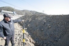 구미 고아 봉한리 국도 인근…주변 농지보다 3.5m 높은 성토 시끌