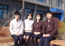 “우리옷 교복 어때요” 삼성생활예술고 신입생 한복교복 등교