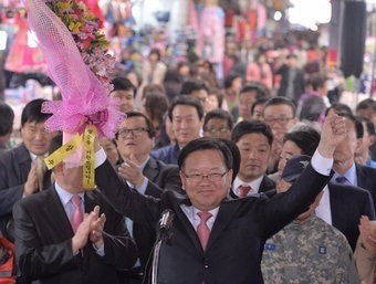 [6·4 지방선거 누가 뛰나] “박정희 컨벤션센터 세우겠다”…김부겸 대구시장 출마
