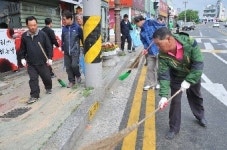청도군, 새마을운동 내 집 앞 내가 쓸기의 날 시가지 청소