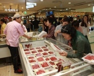 의성 마늘소 동시판매…롯데百 전국 30개 매장