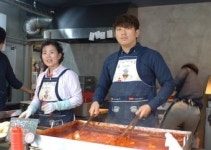 [박진환의 별난집 별난맛] 떡볶이집서부터 카페까지···新먹거리천국으로 떠오른 방천시장 내 음식점 순례