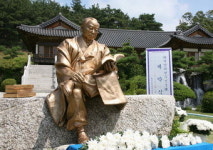 육영사업 헌신 최현우 선생 동상 제막