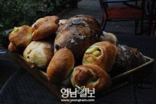 [이춘호 기자의 푸드 블로그] 착한 빵집을 찾아서 - (2) 포항 이동 베이커리 카페‘스위트 스텝’