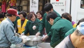 케이케이·대구 적십자사, 두류공원서 급식 나눔