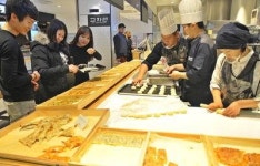 지역 백화점 “프리미엄 맛집으로 승부”