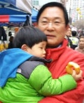 [4·13 필드 속으로] 송종호, 시장서 길 잃은 아이 엄마 찾아줘