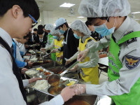 대구 강북署, 매천중학교서 급식봉사