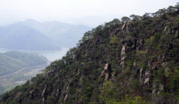 [최원식의 산] 금수산 망덕봉(해발 925m, 충청북도 단양군-제천시)