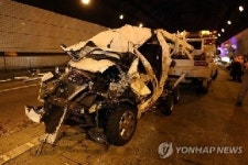 남해고속도로 창원1터널 9주 추돌사고 4명 사망 36명 부상, 빗길 연쇄 추돌사고