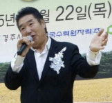 엔터테이너서 재능기부 천사로…경주 행복예술공연단장 이종상씨