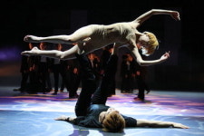 특수효과로 더 실감나는 ‘스무 살의 논쟁·사랑·평화’